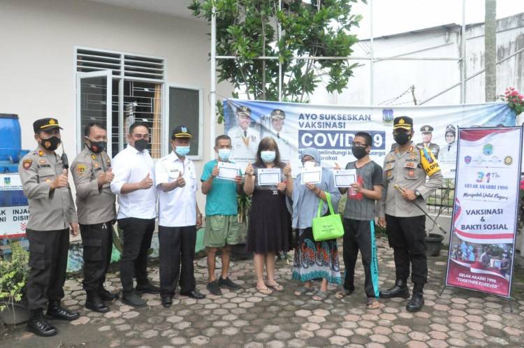 Kapolres Turun Ke Lapangan Ikutin Tim Vaksinasi Dor To Dor