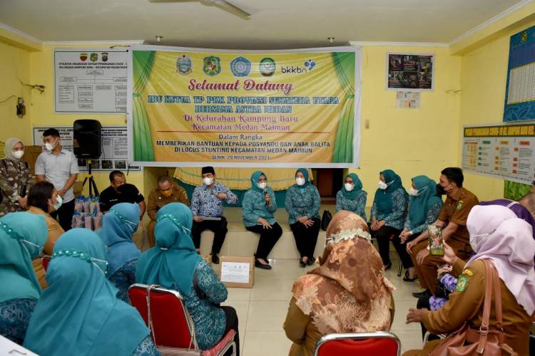 Nawal Lubis Kunjungi Penderita Stunting di Medan