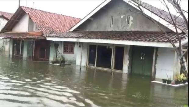 Tak Kunjung Surut Malah Makin Parah Lansia dan Anak-anak Dievakuasi