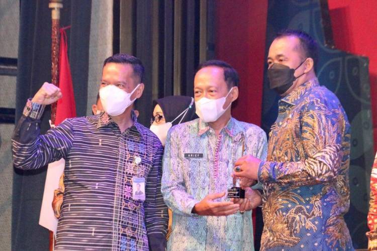 Gelar Acara Pertemuan Tahunan BI Sumut, Pemko Medan Terima Dua Penghargaan