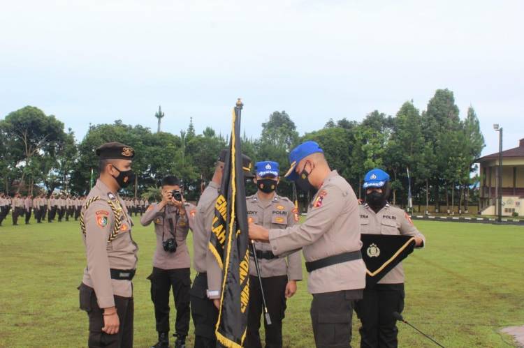 Brigjen Pol Mardiaz Kusin Dwihananto Pimpin Upacara Pembubaran Perangkat Resimen Korps Siswa PAG Wira Mavendra Harjuna