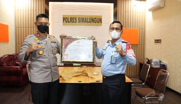 Aktif Berikan Vaksinasi Warga Binaan, Kapolres Simalungun Terima Penghargaan Dari Kemenhumkam