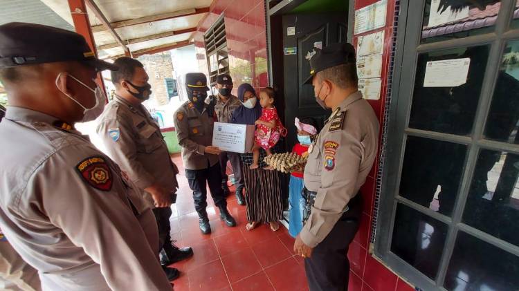 Diberikan Kepada Keluarga Terdampak Covid-19 Polsek Patumbak Berikan Tali Asih di Jum'at Barokah