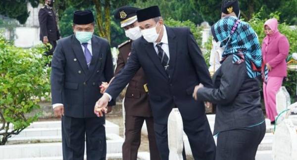 Peringatan Hari Pahlawan di Tebingtinggi Diawali  Ziarah dan Tabur Bunga