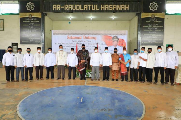 Diikuti 2.059 Santri , Bobby Nasution Tinjau Vaksinasi di Pesantren Ar-Raudlatul Hasanah