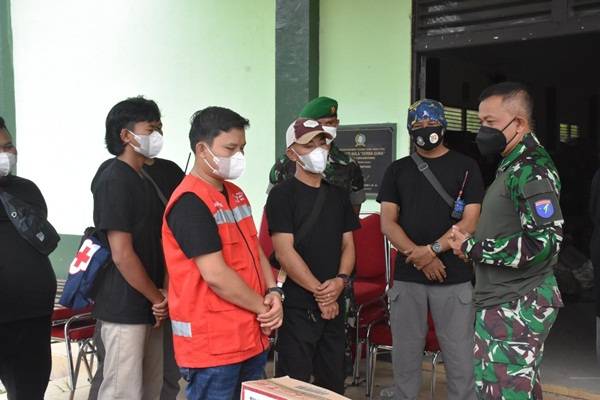 Kodim Sintang Terima Bantuan Sembako dari Tim Peduli Kemanusiaan