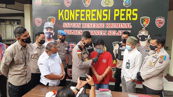 Pria Cabuli Anak Kandung di Tapsel Diamuk Massa