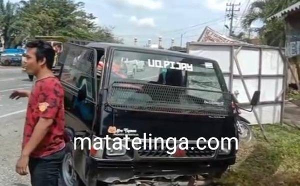Pikap  Hantam Median Jalan di Kisaran