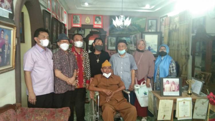 Farianda : Mendukung Perpustakaan Museum Perjuangan Pers HM TWH