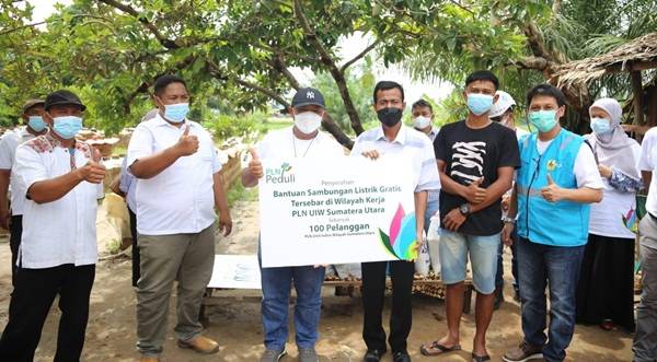PLN UIW Sumut Memberi Bantuan Sambungan Listrik Gratis ke 100 Warga Miskin