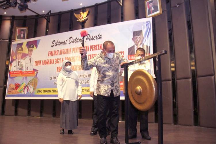 Edy Rahmayadi Buka Scara Pertemuan Evaluasi Kegiatan Penyuluhan Pertanian se-Sumut