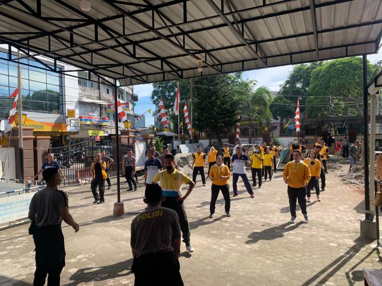 Anggota Polsek Medan Baru Senam Bersama dengan Ibu Bhayangkari