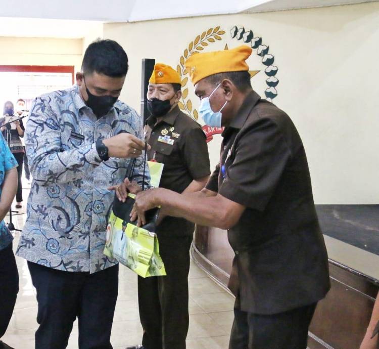 Bentuk Kepedulian Pemko Medan Kepada Para Veteran Wali Kota Medan Serahkan Bantuan