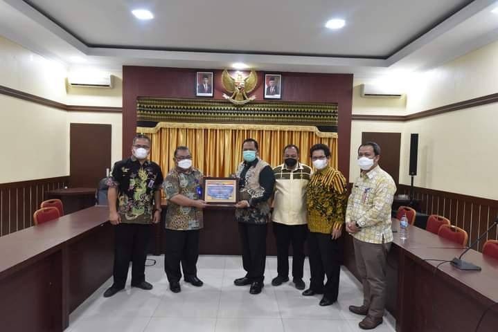 Kemenkeu RI Berikan Piagam Kepada Pemkot Padangsidimpuan