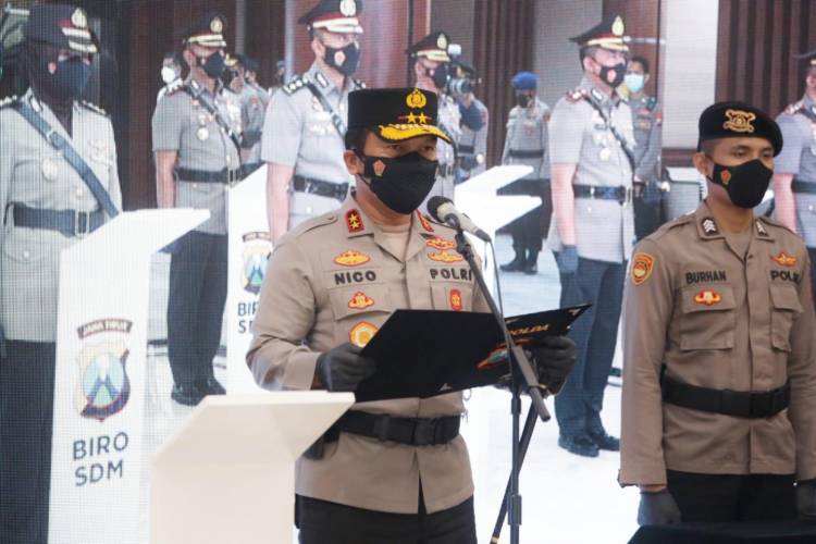 Kapolda Jawa Timur Laksanakan Sertijab Karumkit Bhayangkara Tk II dan Kapolres Jajarannya