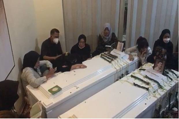 Dalam Satu Liang Lahat, Hari ini Vanessa Angel dan suaminya Bibi Ardiansyah Dimakamkan