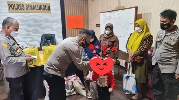 Polres Simalungun Berikan Bansos dan Tali Asih Kepada Anak Terdampak Covid 19