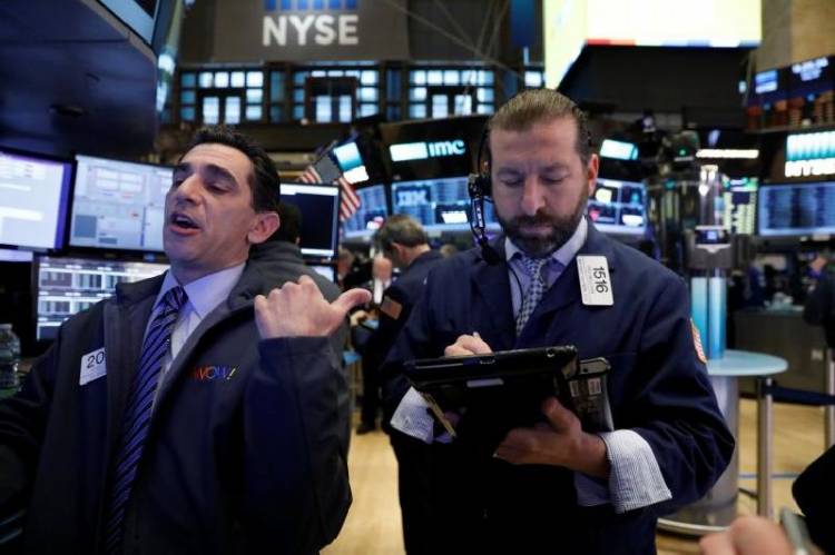Dibayangi Varian Baru Covid-19 Wall Street Ditutup Anjlok