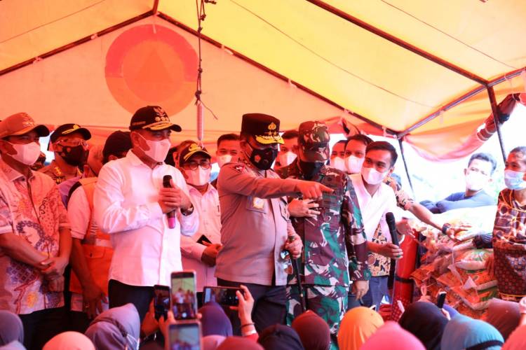 Ribuan Rumah Terkena Banjir, Kapoldasu, Gubsu dan Kasdam Tinjau Kelapangan