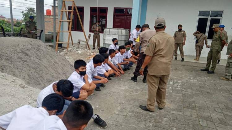 Bolos Sekolah, Belasan Pelajar Terjaring Razia Satpol PP Kabupaten Karo