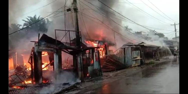 Si Jago Merah Hanguskan 6 Rumah di Rantauprapat