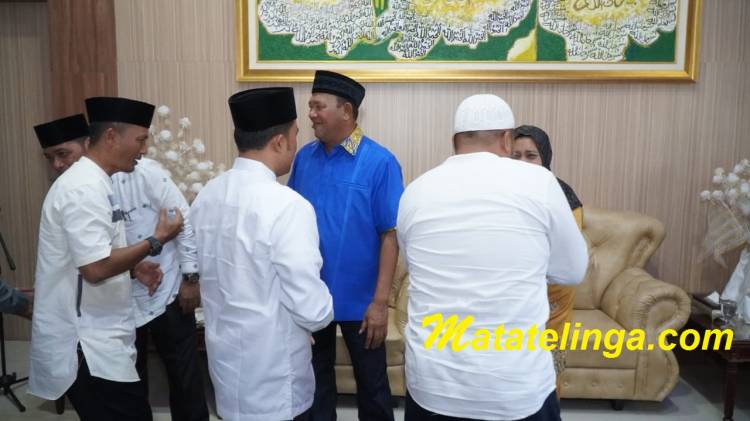 Afandin dan Istri  Berangkat Umroh Bersama 15 Warga Langkat Yang Dibiayainya