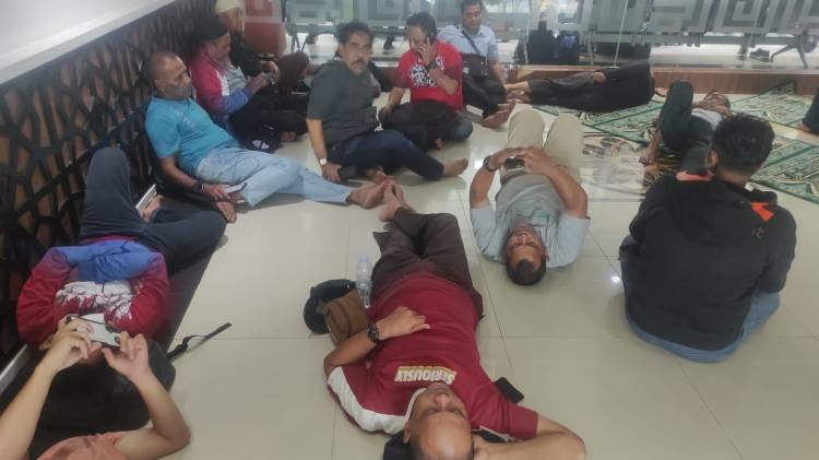 Sempat &lsquo;Terdampar&rsquo; di KNIA,  Lion Air Terbangkan Kontingen PWI Aceh ke Surabaya