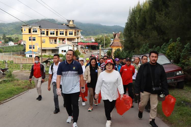 Bupati Karo Cory S Sebayang Minta Masyarakat Tidak Asal Buang Sampah
