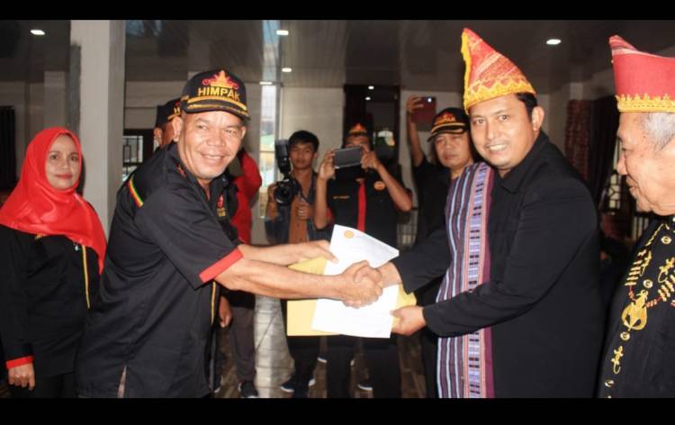 Ketua DPP Himpak Citra E Capah Serahkan SK Kepengurusan DPW Himpak Aceh
