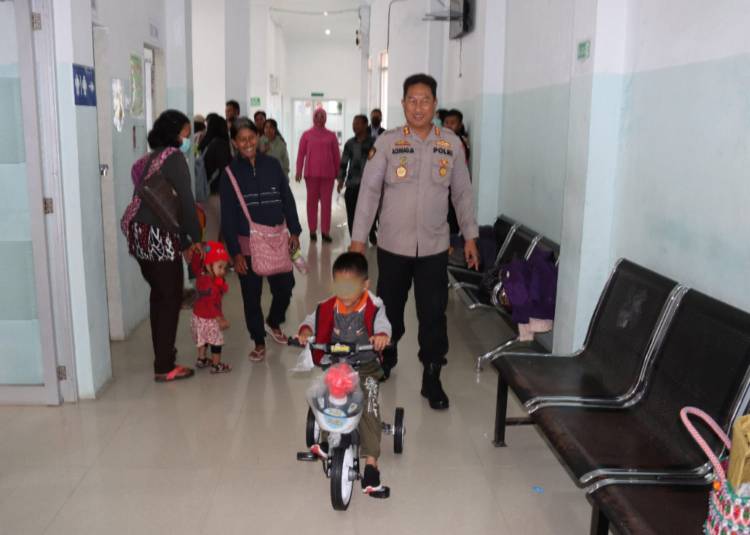 Ajak bermain, Kapolres Humbahas perlakukan RM seperti Anaknya