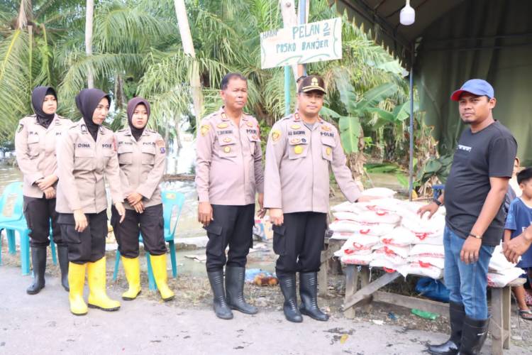 Polres Sergai Bantu Korban Banjir Desa Pekan Tanjung Beringin