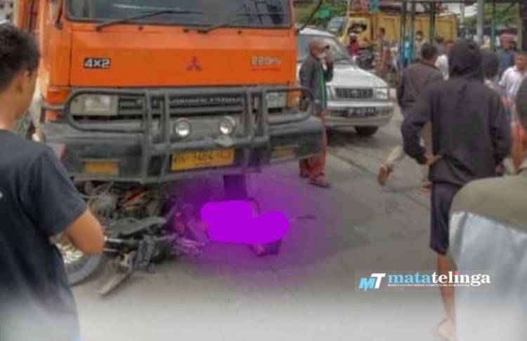 Ditabrak Truk, Anak Tewas, Ayahnya Sekarat
