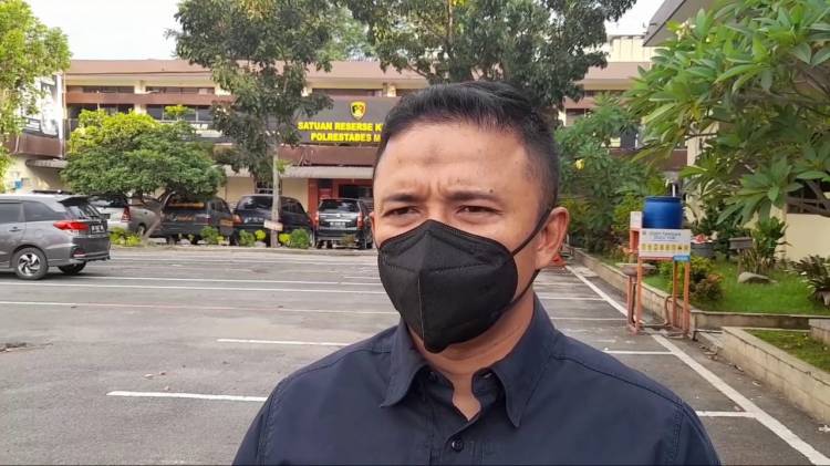 Satreskrim Polrestabes Medan dan Unit Reskrim Polsek Jajaran Tempelkan Stiker Layanan Masyarakat, Catat Nomornya