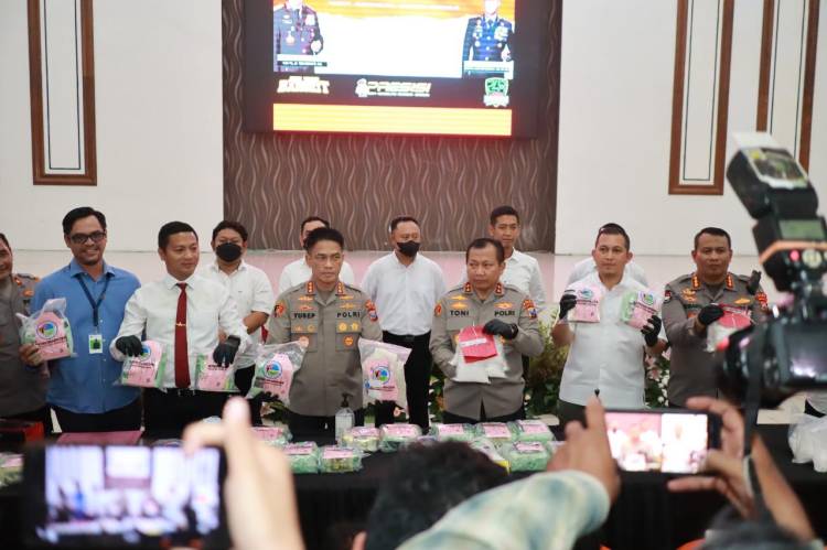 Polda Jatim dan Polrestabes Surabaya Bongkar Sindikat Narkoba Laos dan Malaysia, 7 Tersangka Ditangkap