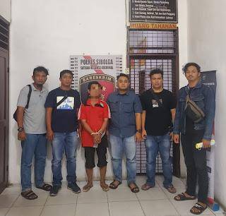 Oiamang Oiii Teganya Lah Dirimu Aniaya Istrimu Jadi Diciduk Polres Sibolga kan!