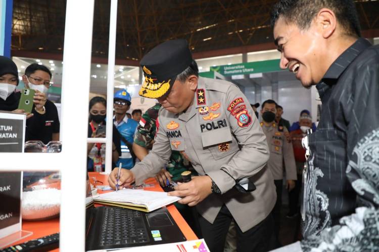 Kunjungi Stan Pelayanan Publik, Irjen Pol RZ Panca Putra Simanjuntak Peringatan Harkodia 2022