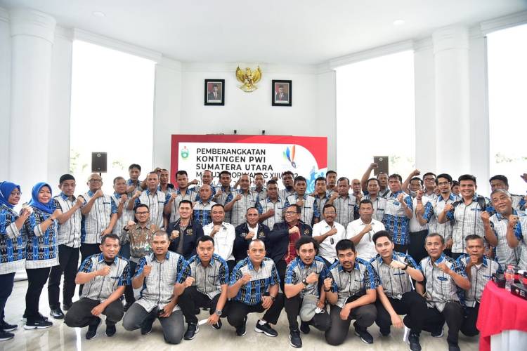 Gubsu, Ketua DPRD dan Wakapoldasu Lepas Kontingen PWI Sumut ke Porwanas