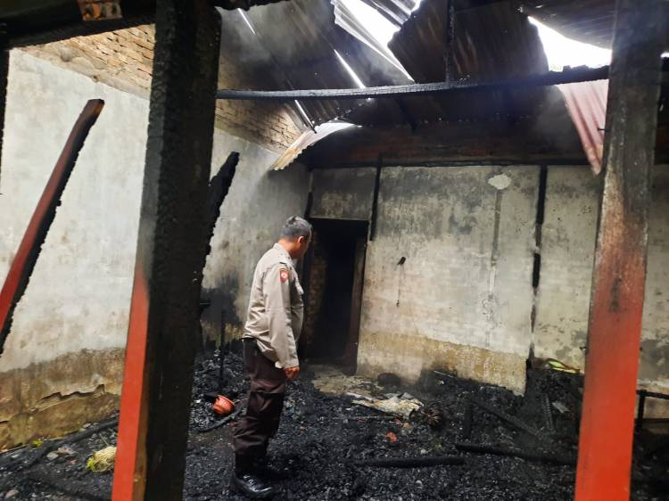 Desa Ajibuhara  Heboh,  Rumah Ginting Dijilat Silidah Merah di Pagi Hari