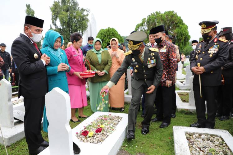 Kasdam I/BB Ikuti Ziarah Nasional Hari Pahlawan Ke-77 di TMP Bukit Barisan