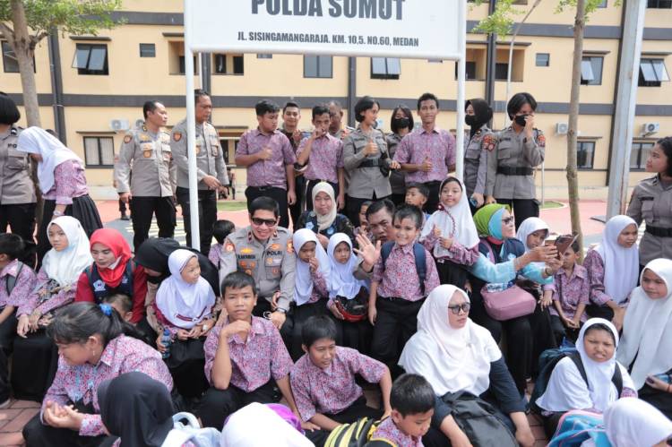 Kapolda Sumut Ajak Anak SLB Bermain di Taman Sabhara