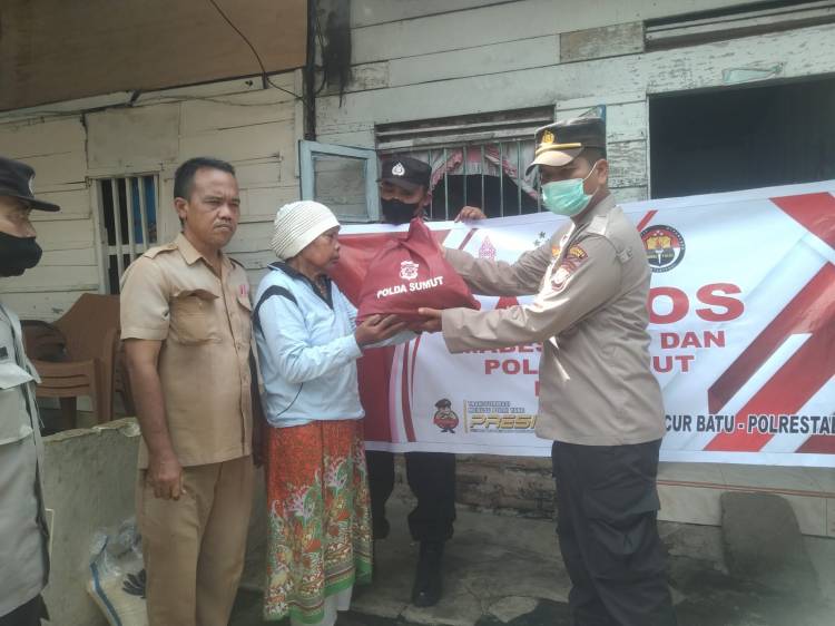 Kapolri Beri Sembako Ke Warga Pancurbatu Melalui Polsek Pancurbatu