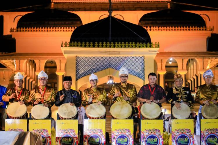 Pecahkan Rekor MURI Tarian Zapin Melayu Lima Negara Serumpun