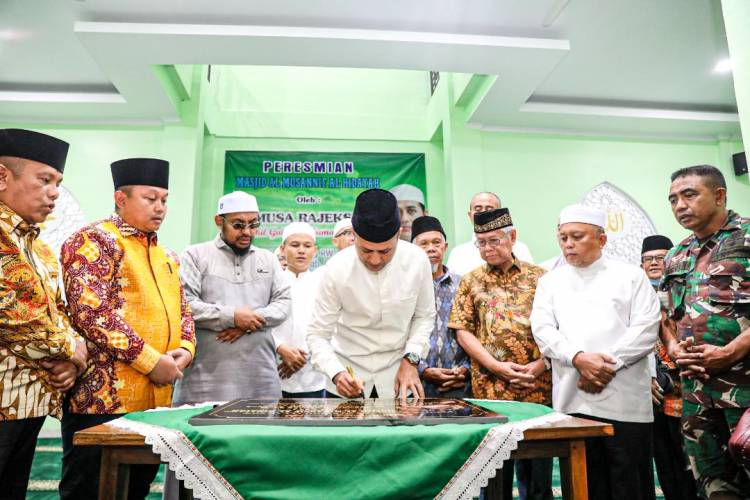 Bertempat di Bojongsoang Bandung, Musa Rajekshah Resmikan Masjid Al-Musannif ke-29