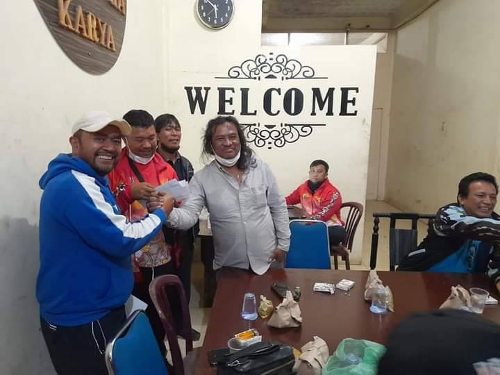 Ketua IPK Kabupaten Karo Gembira Ginting Berikan Santunan Kepada Koni Dan Fasilitas Untuk Berlatih