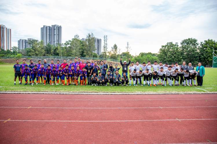 Tanding Bola Persahabatan Antar Bangsa SMP YPSA Indonesia vs SMK Presint Putrajaya Malaysia