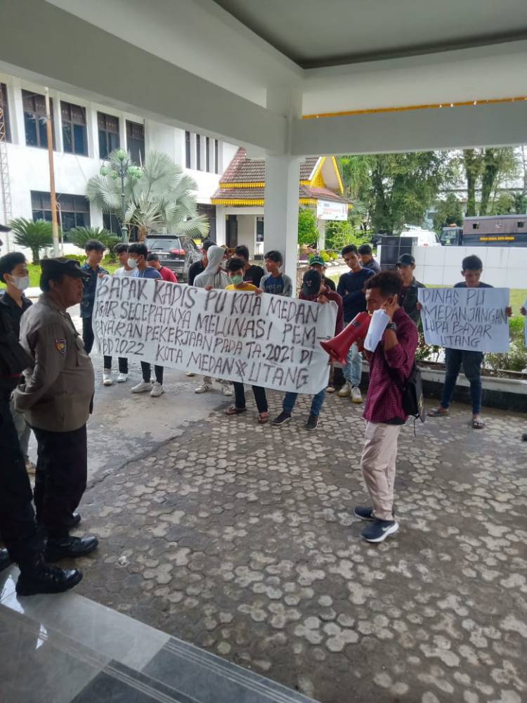 Waduh.. !!!   Dinas Pekerjaan Umum Kota Medan Didemo Gegara Hutang Proyek