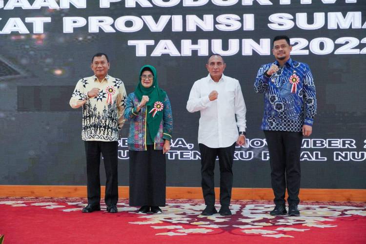 Bobby Nasution Terima Lencana Penghargaan Produktivitas Siddhakarya Sumut 2022