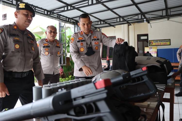 Tingkatkan Kemampuan Personil, Kapolres Tanah Karo Cek Peralatan Dalmas dan Latihan PHH Dalmas