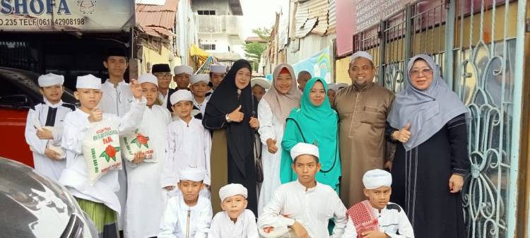 HA Nuar Erde Ucap Syukur,  Majelis Ta'lim Sumut  Bagi-Bagi Beras