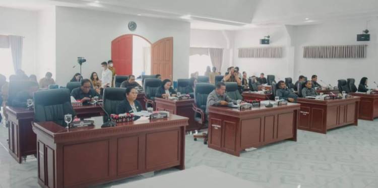 Enam Fraksi DPRD Humbahas Sampaikan Pandangan Umum Terhadap Nota Pengantar Bupati atas RAPBD TA 2022